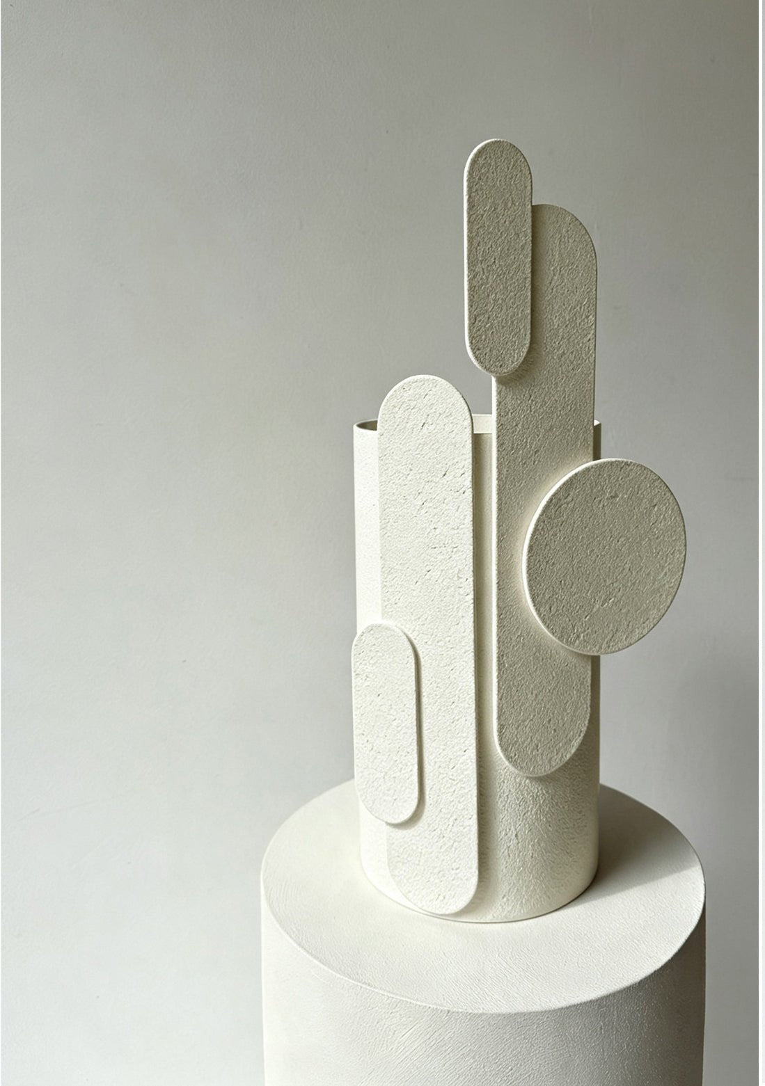 Vase sculptural en métal et verre effet béton 30cm Toty - Mlle Jo - The Cool Republic