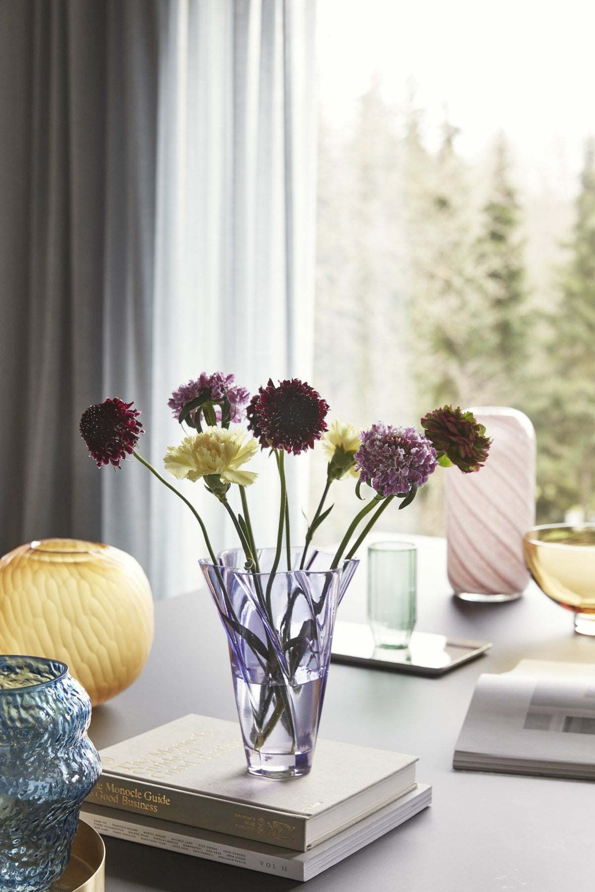 Vases en verre rose et blanc (lot de 2) Candy - Hübsch - The Cool Republic