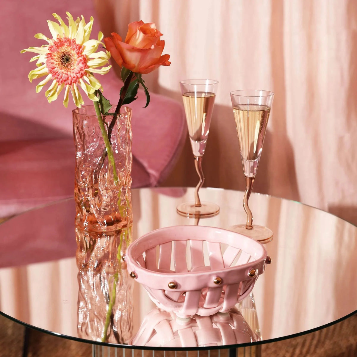 Vase aus rosafarbenem Trunk-Glas